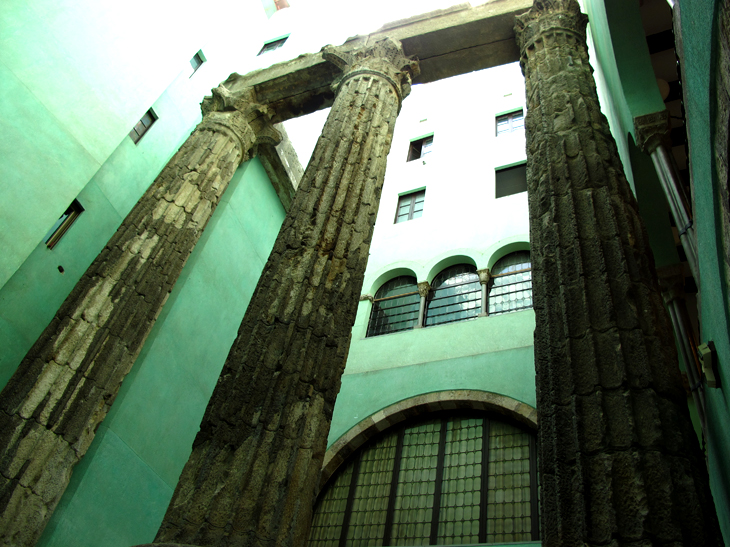 columnes del temple romà de Barcelona