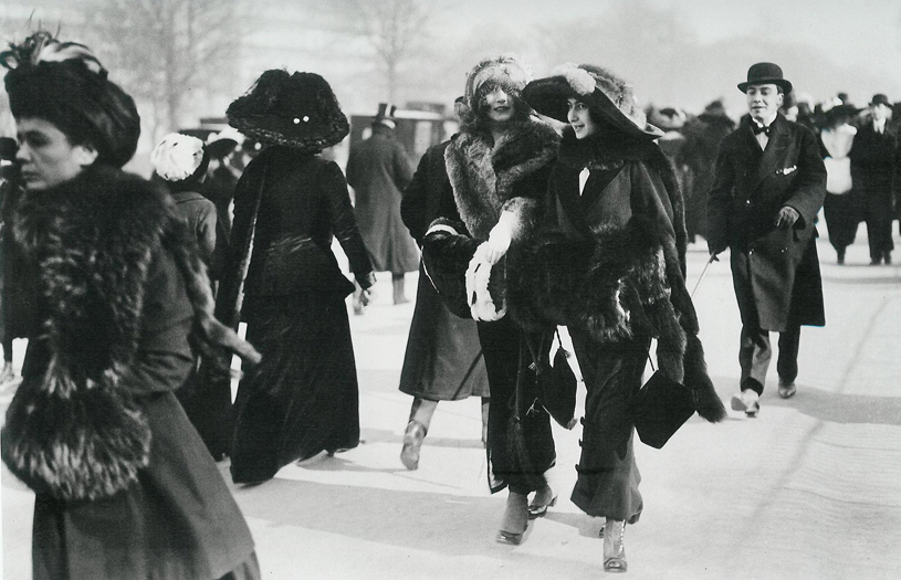 Max de Cazavent darrere els seus amors. Avenue du Bois de Bologne. París, 15 de gener de 1911.