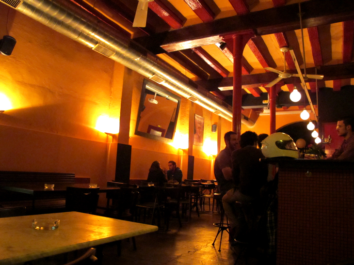 Interior del Puku Café
