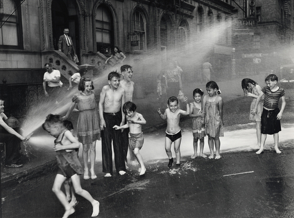 Weegee © Summer, The Lower East Side, 1937