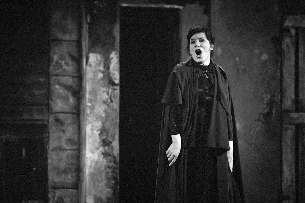 Mercè Martínez interpretant La Vampira del Raval. Fotografia de Sebastià Pagarolas Sebastia i Isaac Biel