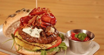 A l’Oval pots crear la teva pròpia hamburguesa Hamburguesa de l'Oval